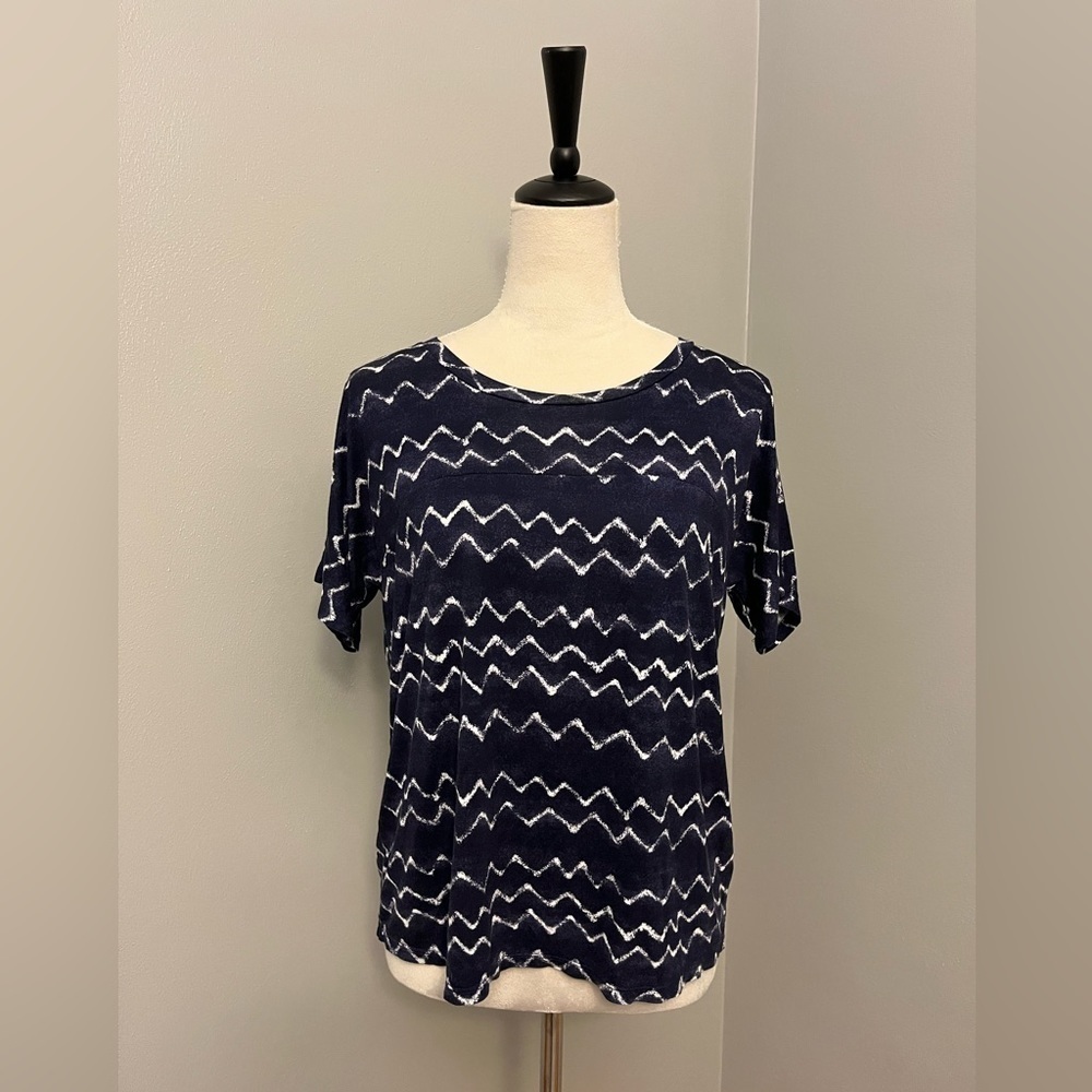 Old Navy Short Sleeve Patterned Relaxed Fit T-shirt - Size Small